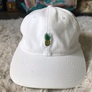 White pineapple hat